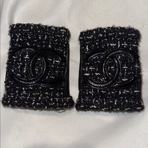 Final Price CHANEL Black and White Tweed Leather Fingerless Gloves 6.5 S